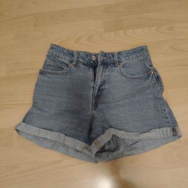 Pantaloncini jeans blu con risvolto