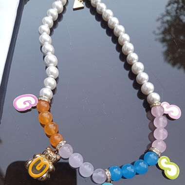 Collana con perline e ciondoli