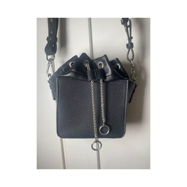 Schwarze Umhängetasche mit Kette Damen