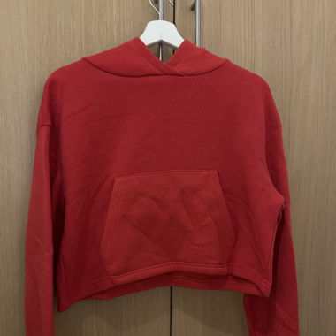 Sweet à capuche rouge 