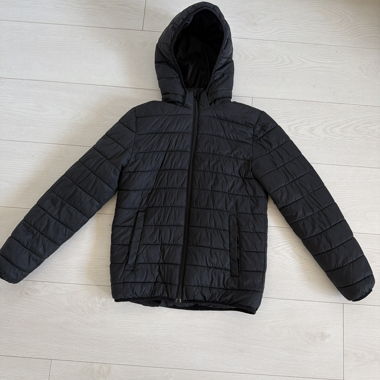 Doudoune noire a capuche