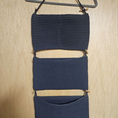 Éventails suspendus