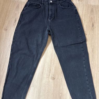 Schwarze High-Waist-Jeans