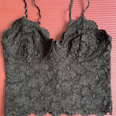Schwarzes Spitzen-Crop-Top