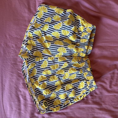 Short da donna al limone