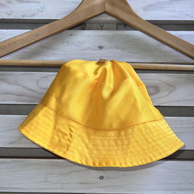 B-Hat, Fischerhut in gelb