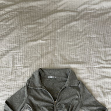 Graues zip-up Crop top