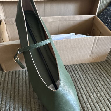 Green ballerinas