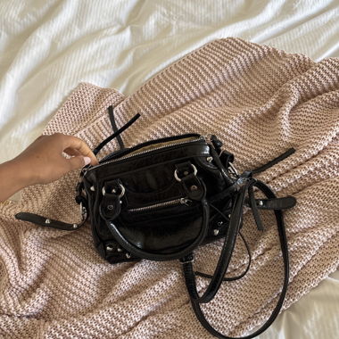 Borsa a mano nera con tracolla