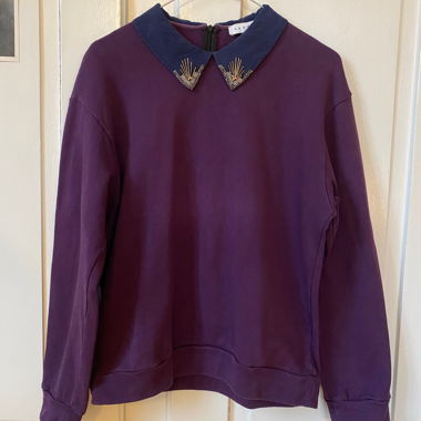 Elegant sweater with silk collar