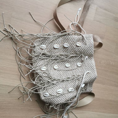 Bag with shells