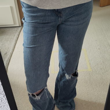 Jeans a zampa con fori
