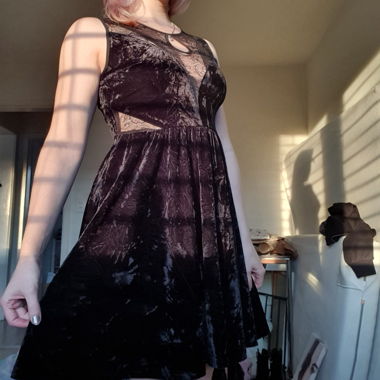 Vestito di velluto con pizzo
