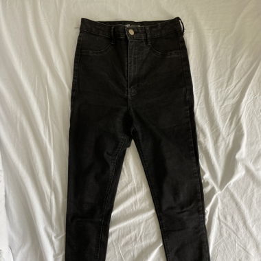 Black skinny jeans, high waist
