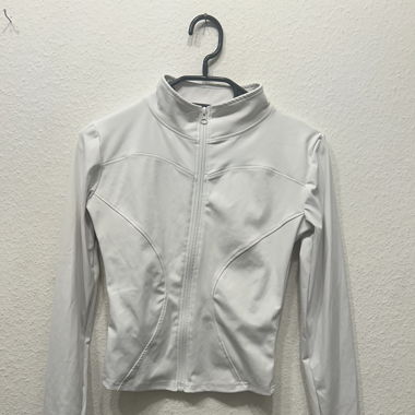 weisse Sportjacke