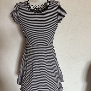 Robe rayée dos nu