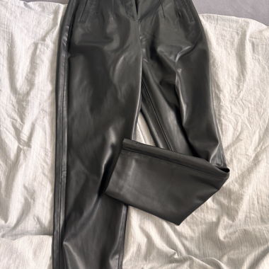 Pantalon Zara en cuir jamais utilisé 