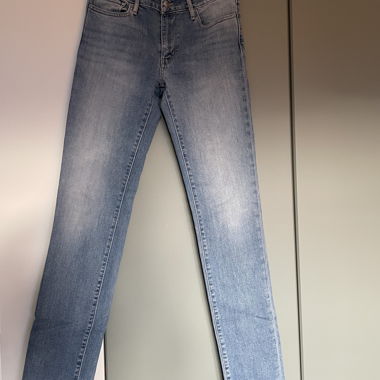 Levi’s 712 - slim jeans