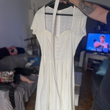 Robe en dentelle anglaise avec jupon 