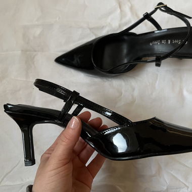 black kitten heels