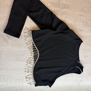 Top nero con frange