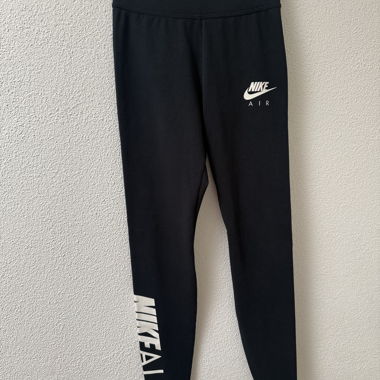 Black Nike Air leggings