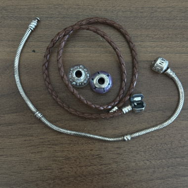 Bracciale Pandora pelle, argento con Charms