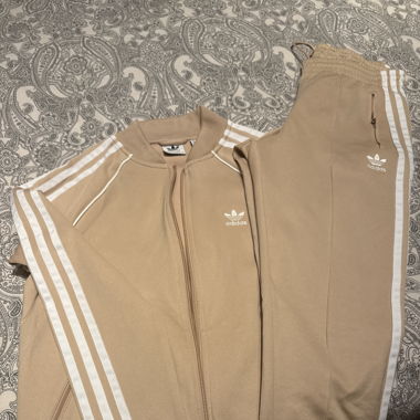 Baskets Adidas beige femme