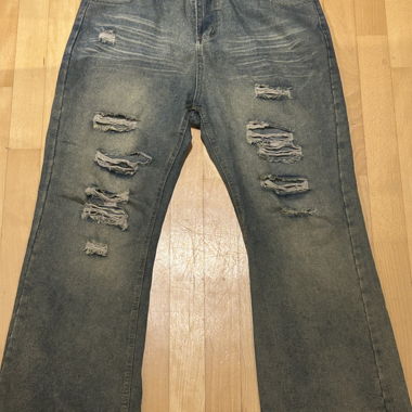 Jeans distressed a gamba larga
