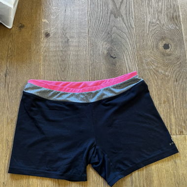 Kurze Sporthose 