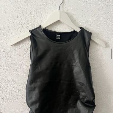 Top simili cuir