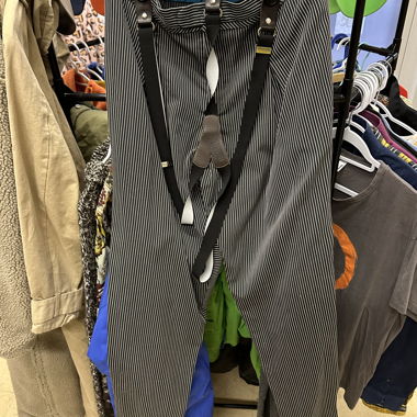Pantalon sur mesure avec bretelles