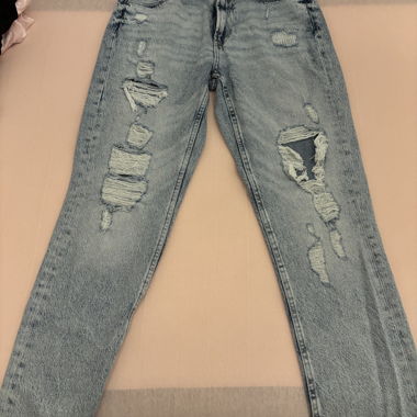 Hellblaue Destroyed-Jeans
