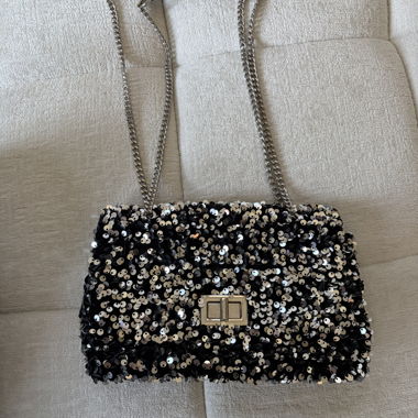 Borsa a tracolla con paillettes nera