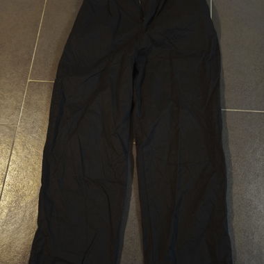 Bequeme schwarze Hosen