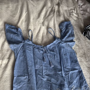 T-shirt à bretelles avec manches qui retombent 