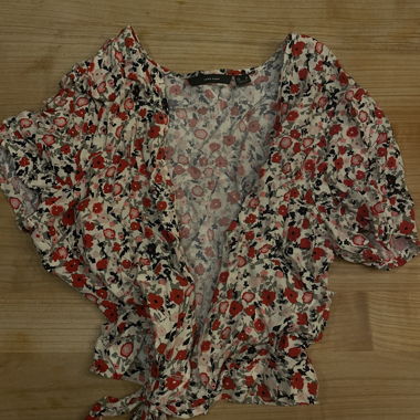 Blusa a portafoglio Vero Moda con motivo floreale