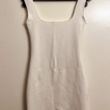 Robe blanche avec broderie