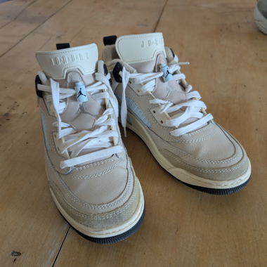 Jordan Spizike Low Sanddrift Gr 44