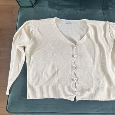 Cardigan with pearls 