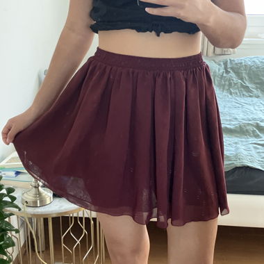 weinroter chiffon rock