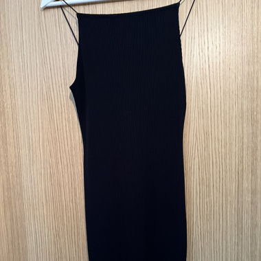 Schwarzes Kleid