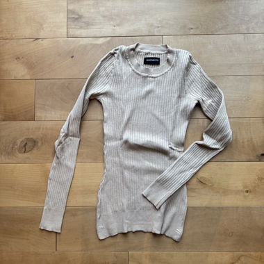 beiger Strickpullover