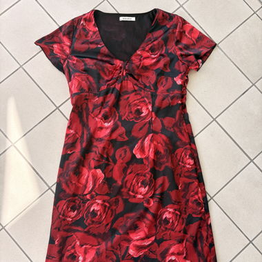 Blumenkleid mit Rosenmuster