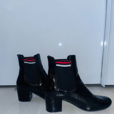 Schwarze Lackleder Boots