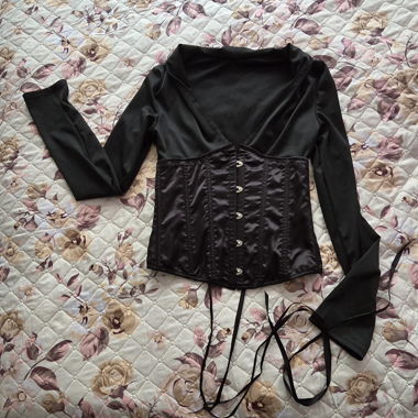 Haut corset décolleté profond & manches longues 