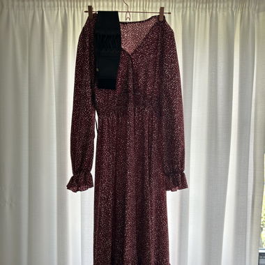 Maxikleid gepunktetes Muster mit. Gurt/Korsett