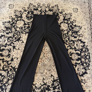 Pantaloni neri a gamba larga