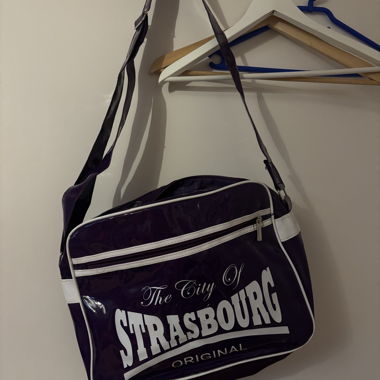 Lila Umhaengetasche Strasbourg