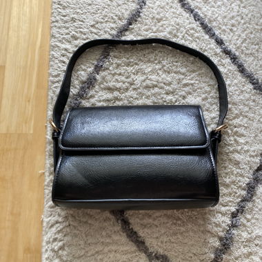 Borsa a tracolla nera Mango